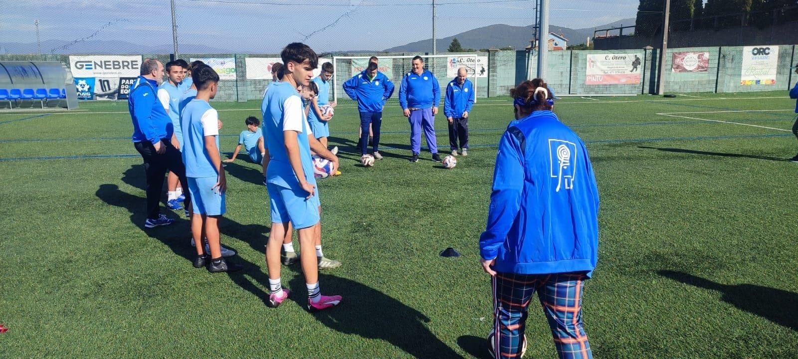 Jornada de fútbol junto con la Escuela Deportiva Arousa - GOL AL ESTIGMA - Imagen 5