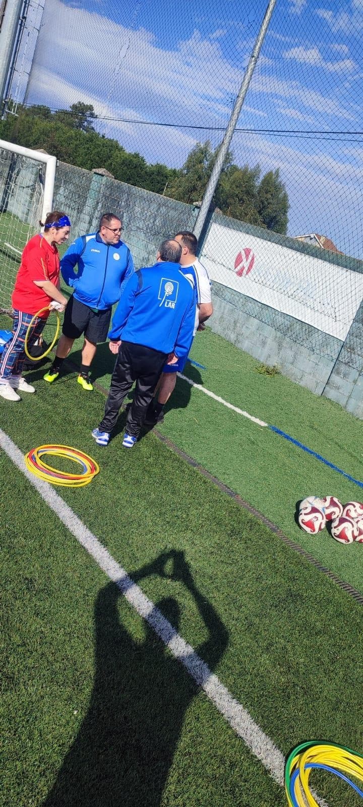 Jornada de fútbol junto con la Escuela Deportiva Arousa - GOL AL ESTIGMA - Imagen 2