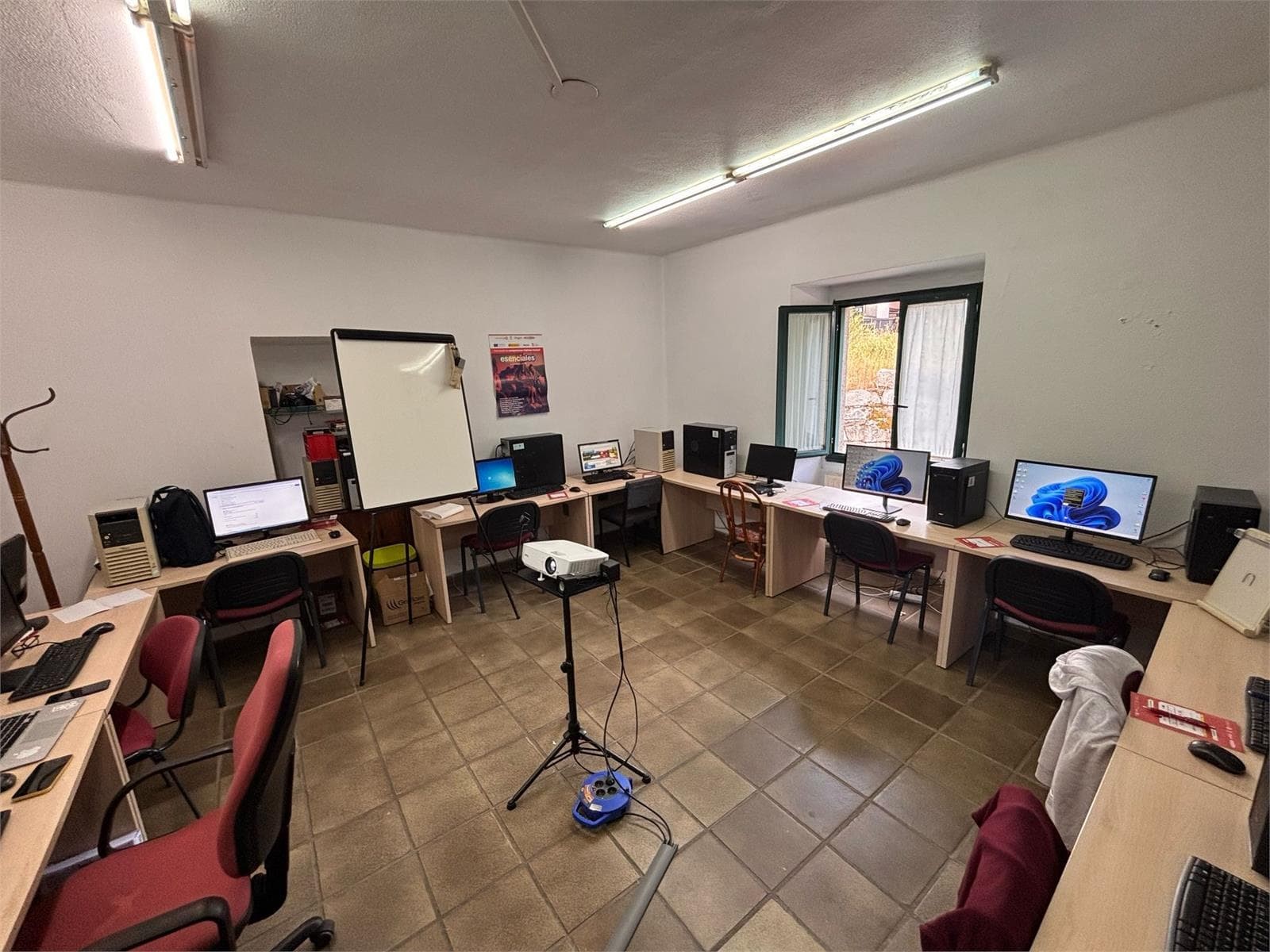 LAR inicia los cursos de Competencias Digitales Básicas “Esenciales” con la Fundación ONCE - Imagen 1