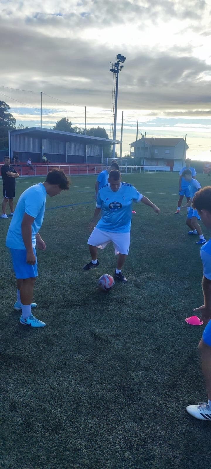 SESION DE ENTRENAMIENTO DE LAR CON ESCUELA DEPORTIVA AROUSA – GOL AL ESTIGMA - Imagen 3